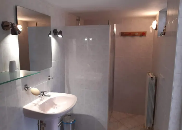 80 M2 Au Calme Et 20 Mn De La Landeronde