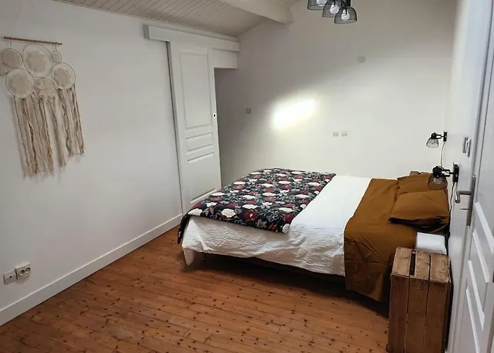 80 M2 Au Calme Et 20 Mn De La Landeronde